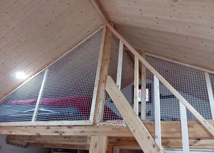 La P\'Tite Maison Bois Du Herisson