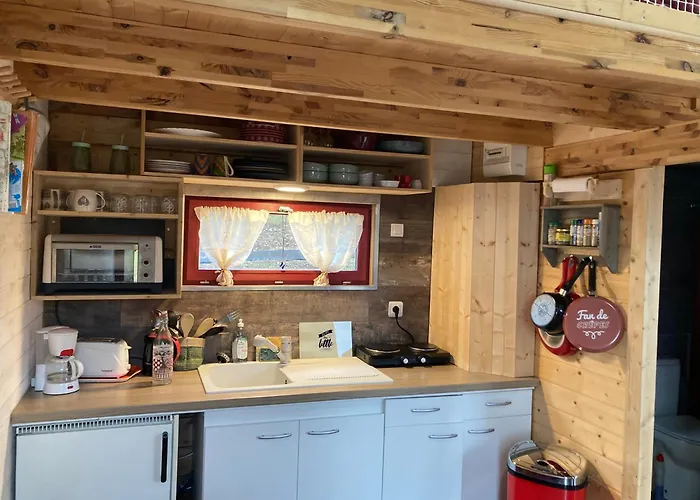 La P\'Tite Maison Bois Du Herisson