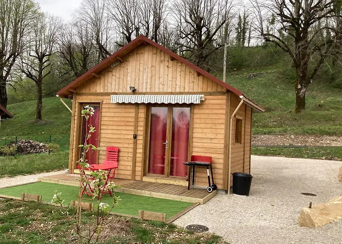 La P\'Tite Maison Bois Du Herisson